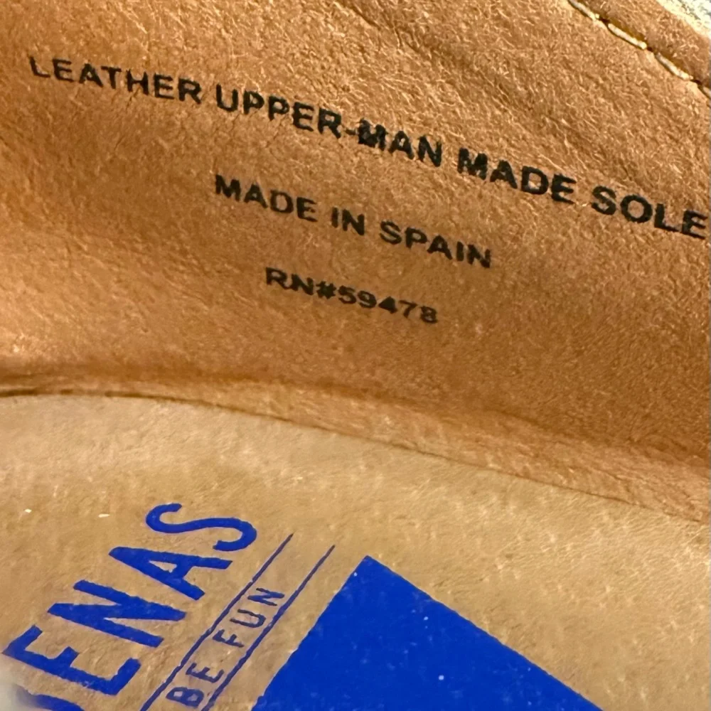 Verbenas comfortable suede